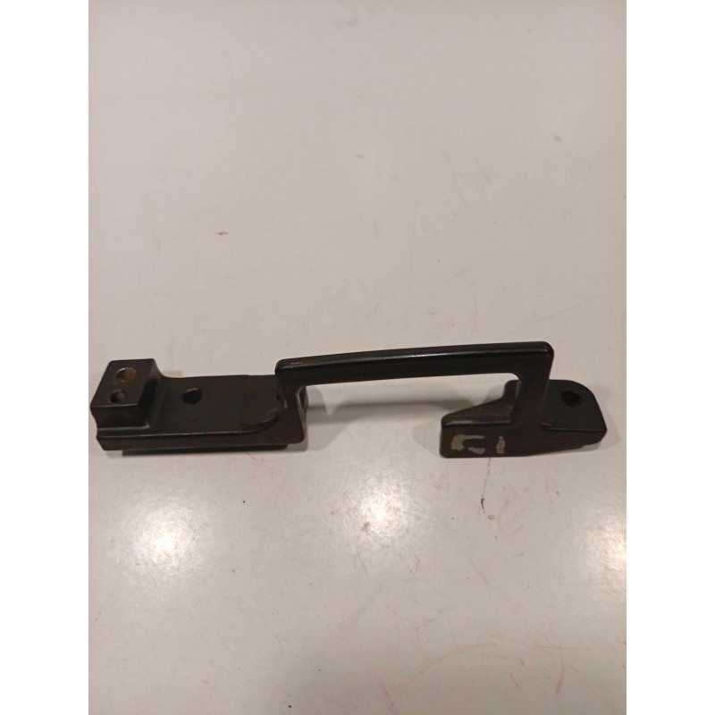 Side grab handle on seat Kawasaki ZZR 1100.