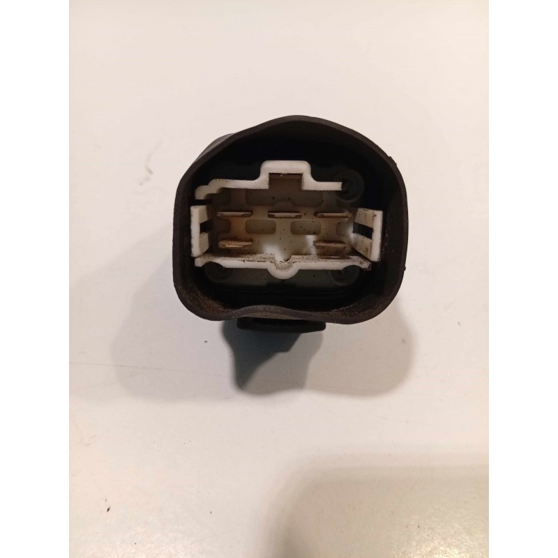 Relé Denso 058700-2780.