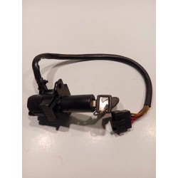 Clausor o cerradura con llave Honda VFR 750.