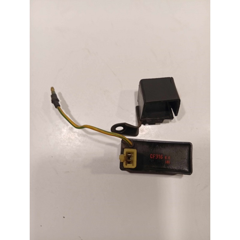 Relé bomba de gasolina Honda VFR 750.