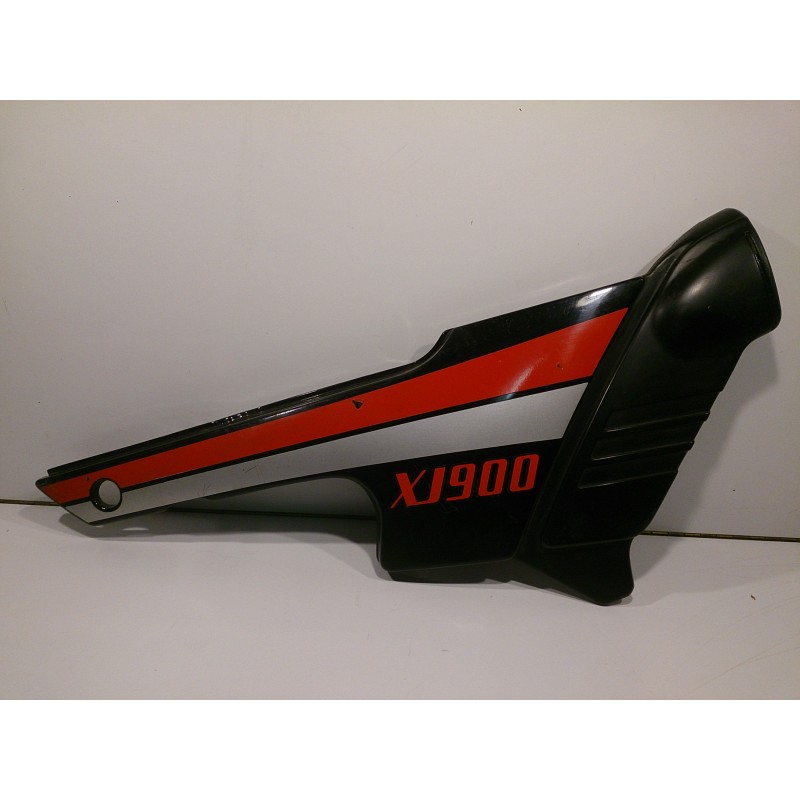 Tapa lateral derecha bajo asiento Yamaha XJ900 (31A)